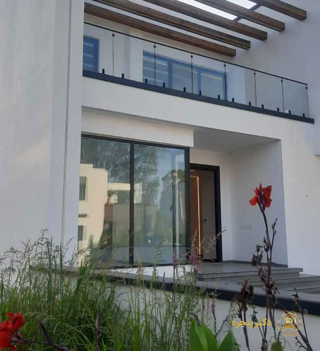 نرده شیشه ای یا همان هندریل شیشه ای نمونه کار اجرا شده برای مشتری